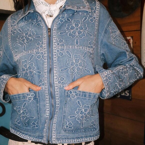 Blue Casual Women's Flower Embroidery Denim Jacket - Picture 4 of 11